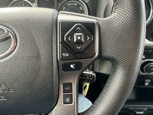 Used 2022 Toyota Tacoma SR5 AWD/4WD image 20