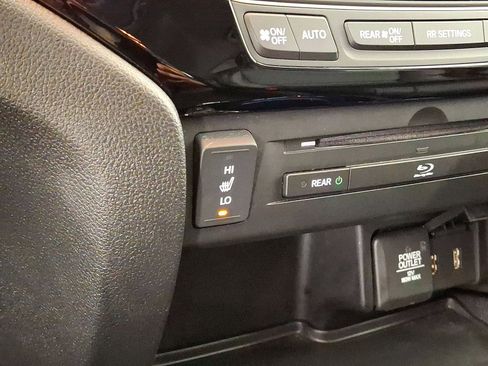 Used 2018 Honda Pilot Touring image 19