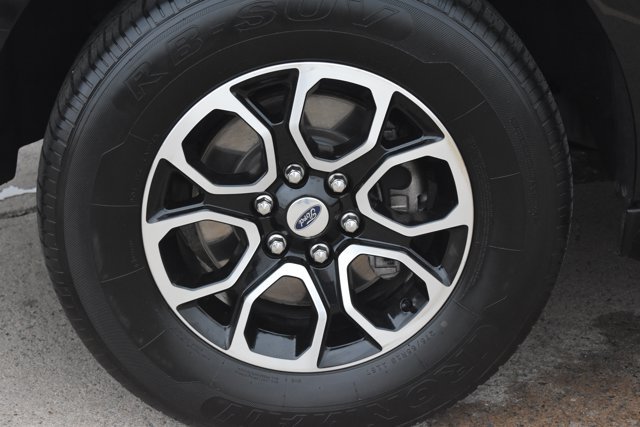 Used 2024 Ford Expedition XLT RWD image 10