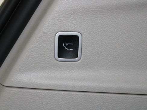 Used 2024 Chrysler Pacifica Limited FWD image 21