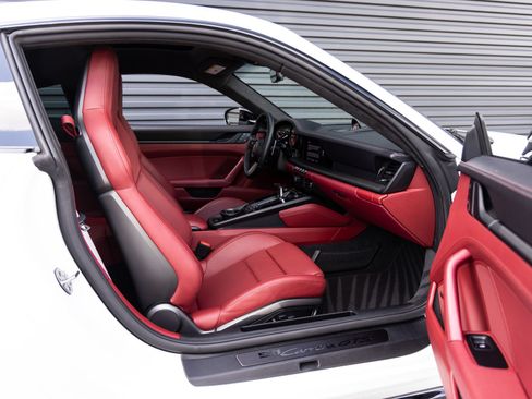 Used 2024 Porsche 911 Carrera GTS RWD image 30