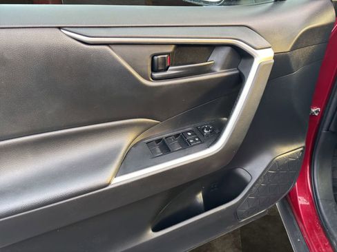 Used 2022 Toyota RAV4 LE FWD image 18