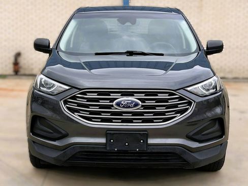 Used 2019 Ford Edge SE FWD image 2