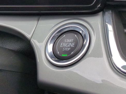 Certified 2025 Chevrolet Trax LT image 32