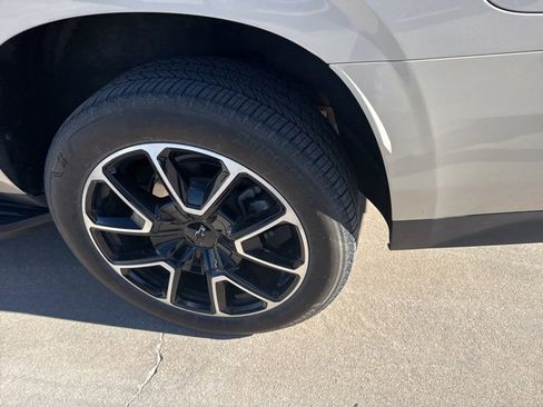 Used 2024 Chevrolet Suburban RST w/ Luxury Package image 12