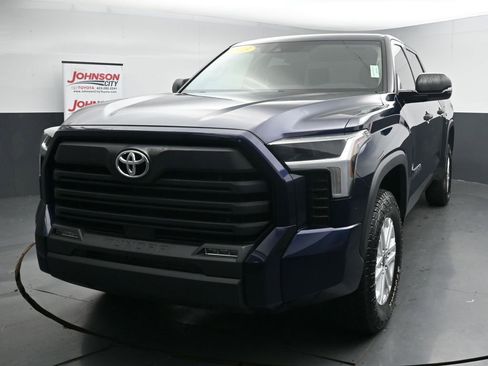 Used 2023 Toyota Tundra SR5 w/ SR5 Convenience Package AWD/4WD image 4
