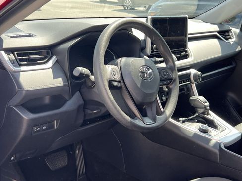 Used 2025 Toyota RAV4 XLE AWD/4WD image 13