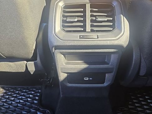 Used 2023 Volkswagen Taos SE w/ Panoramic Sunroof Package image 31