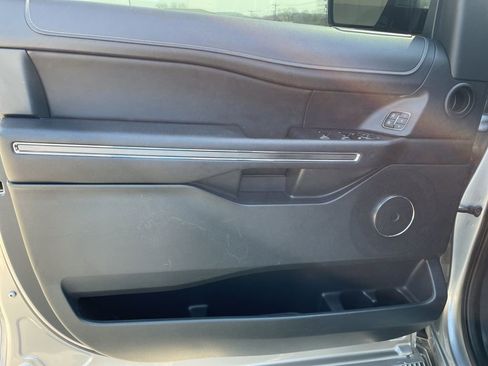 Used 2022 Ford Expedition Max XLT image 5