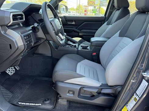 Used 2025 Toyota Tacoma TRD Sport image 20