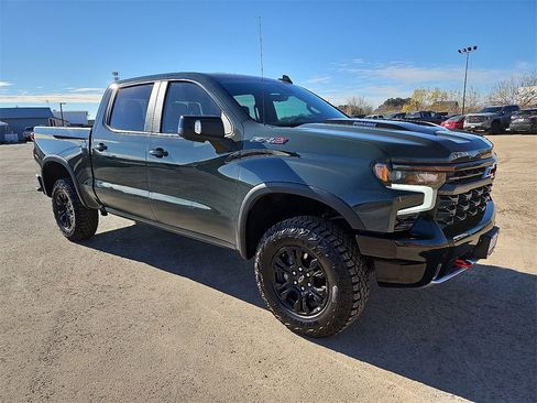 Used 2025 Chevrolet Silverado 1500 ZR2 w/ Technology Package image 10
