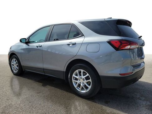 Used 2024 Chevrolet Equinox LS w/ LS Convenience Package image 3