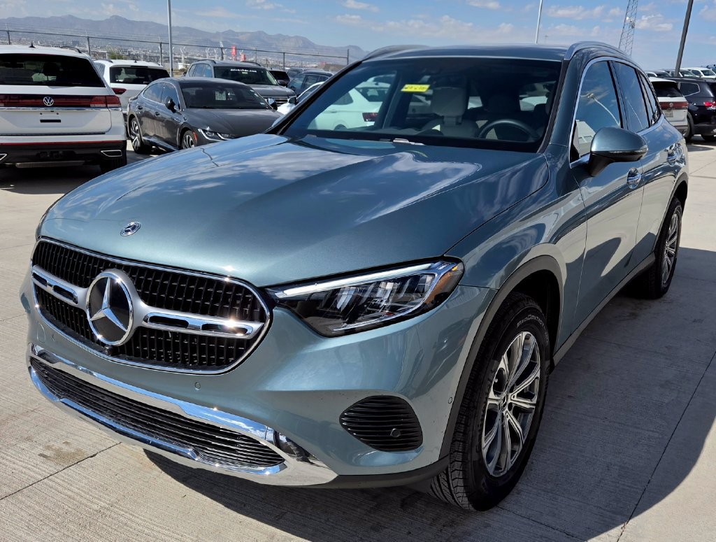 Used 2026 Mercedes-Benz GLC 300 image 3
