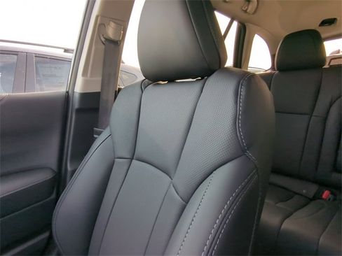 Certified 2025 Subaru Outback Limited image 12