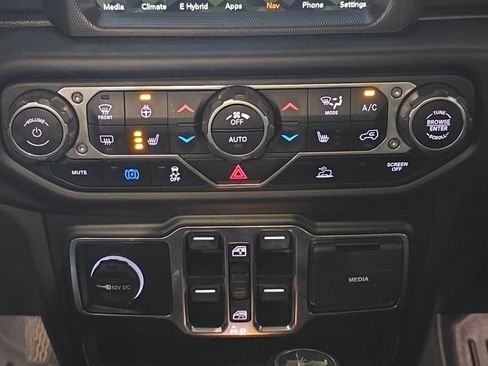 Used 2022 Jeep Wrangler Unlimited Sahara w/ Cold Weather Group image 32