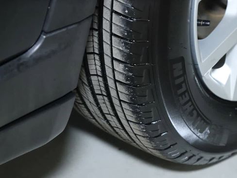 Used 2023 Jeep Grand Cherokee Limited w/ Luxury Tech Group II image 37