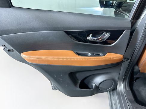 Used 2018 Nissan Rogue SL w/ Premium Package FWD image 27