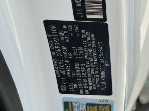 Used 2019 Kia Sedona SX image 33