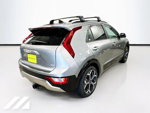 Used 2024 Kia Niro EX Touring FWD image 5