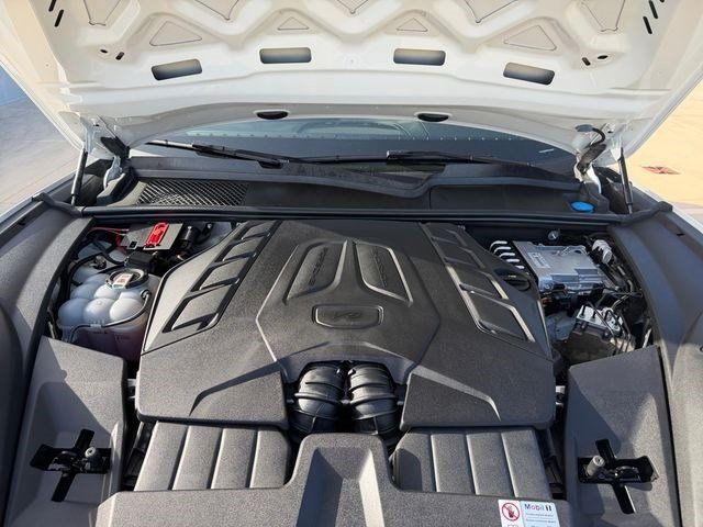 Used 2024 Porsche Cayenne S AWD/4WD image 19