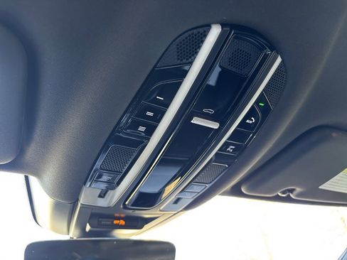 Used 2021 Porsche Cayenne Base image 42