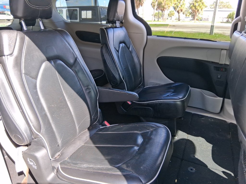 Used 2021 Chrysler Pacifica Limited AWD/4WD image 18