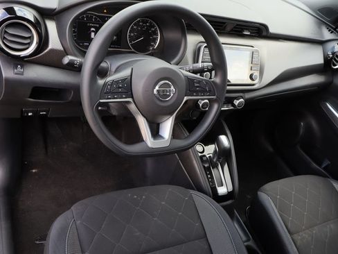 Used 2018 Nissan Kicks SV FWD image 11