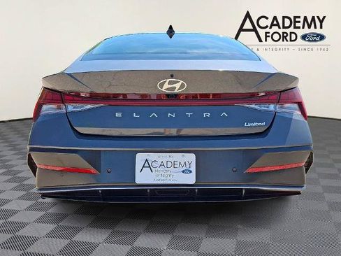 Used 2024 Hyundai Elantra Limited FWD image 5