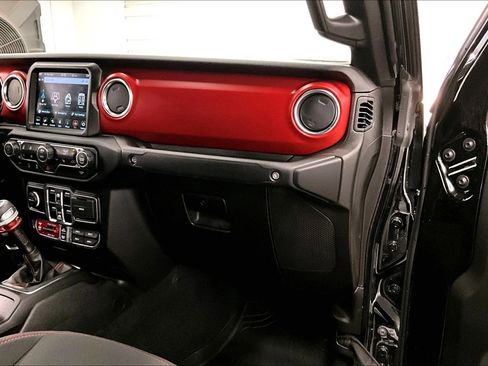 Used 2023 Jeep Gladiator Rubicon w/ Cold Weather Group AWD/4WD image 18