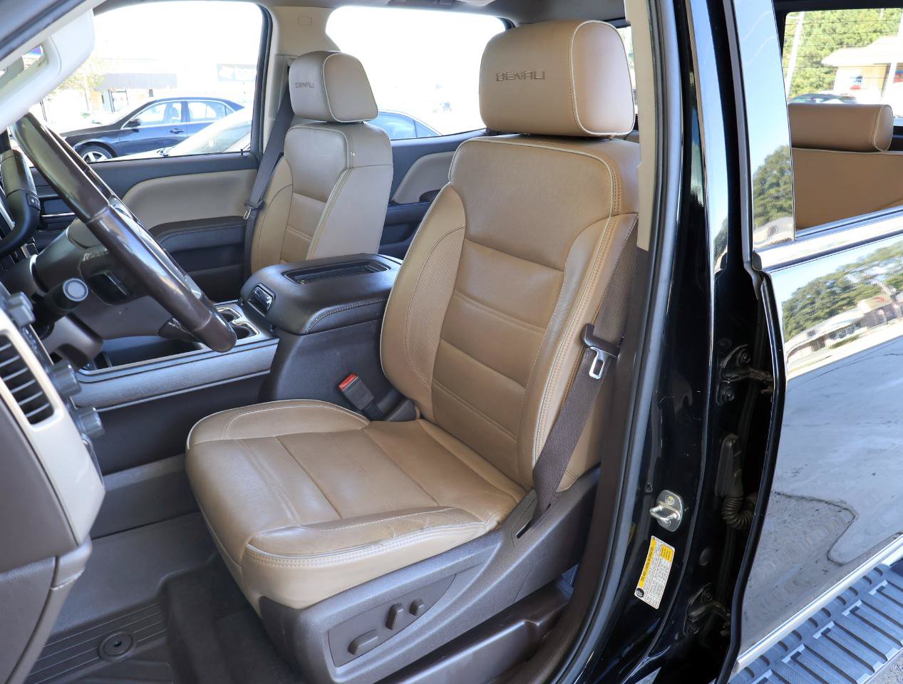 Used 2019 GMC Sierra 2500 Denali w/ Duramax Plus Package AWD/4WD image 14