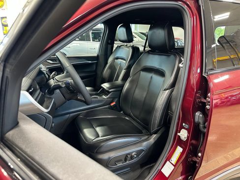 Used 2024 Jeep Grand Cherokee Limited RWD image 14