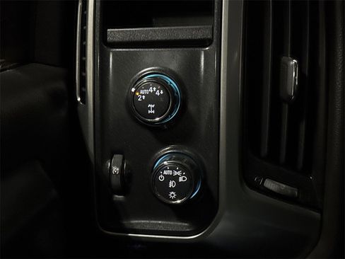 Used 2018 Chevrolet Silverado 1500 LT w/ All Star Edition image 17