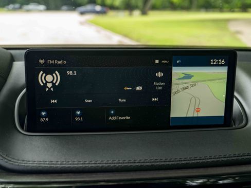 Used 2023 Acura MDX SH-AWD w/ Advance Package image 29