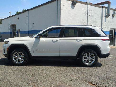 Certified 2023 Jeep Grand Cherokee Limited AWD/4WD image 9