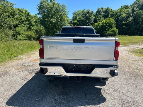 Used 2020 Chevrolet Silverado 2500 LT w/ Convenience Package AWD/4WD image 4