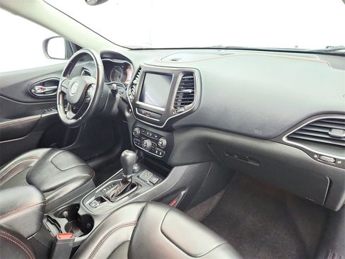 Used 2019 Jeep Cherokee Trailhawk w/ Comfort & Convenience Group image 23