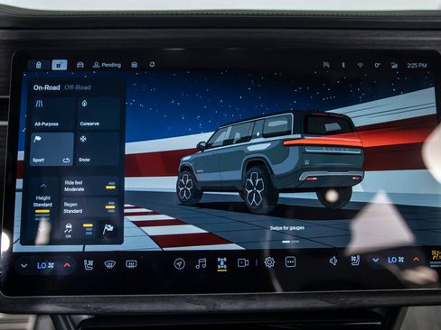 Used 2023 Rivian R1S Adventure image 40