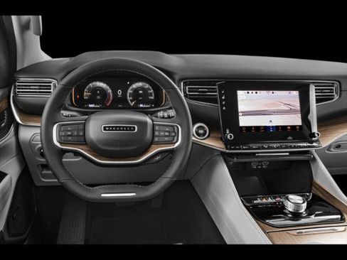 Certified 2025 Jeep Wagoneer L Series II w/ 8-pass Seating Package AWD/4WD image 4