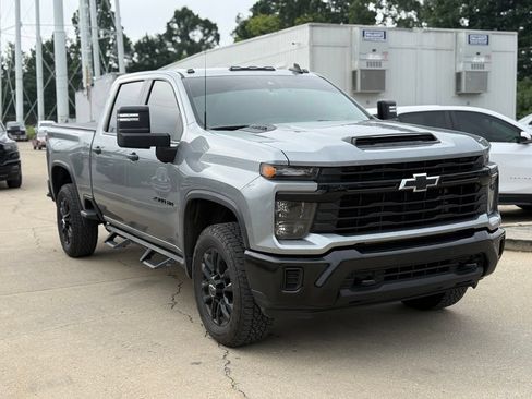 Used 2025 Chevrolet Silverado 2500 Custom w/ Custom Blackout Package AWD/4WD image 4