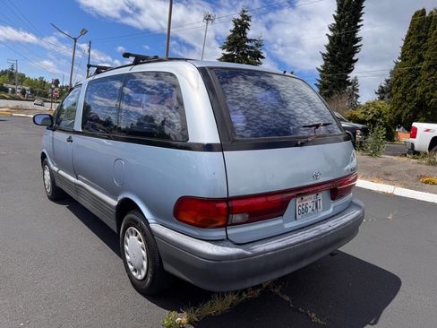 Used 1993 Toyota Previa Deluxe RWD image 2