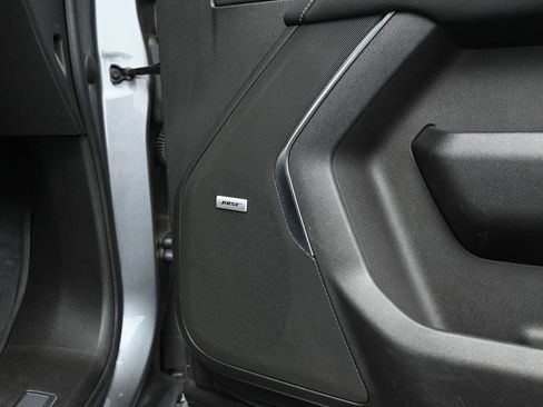 Used 2021 GMC Yukon SLT w/ SLT Premium Package image 32