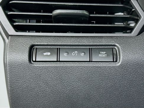 Used 2025 Nissan Altima 2.5 SV FWD image 17