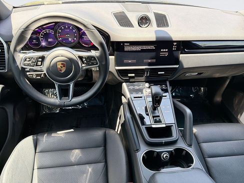 Used 2023 Porsche Cayenne AWD/4WD image 7