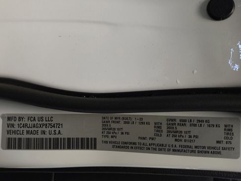 Used 2023 Jeep Grand Cherokee L Laredo image 33