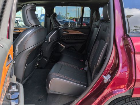 Used 2025 Jeep Grand Cherokee Summit AWD/4WD image 14