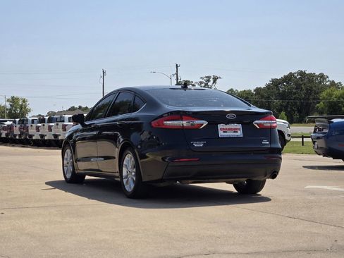 Used 2020 Ford Fusion SE FWD image 4