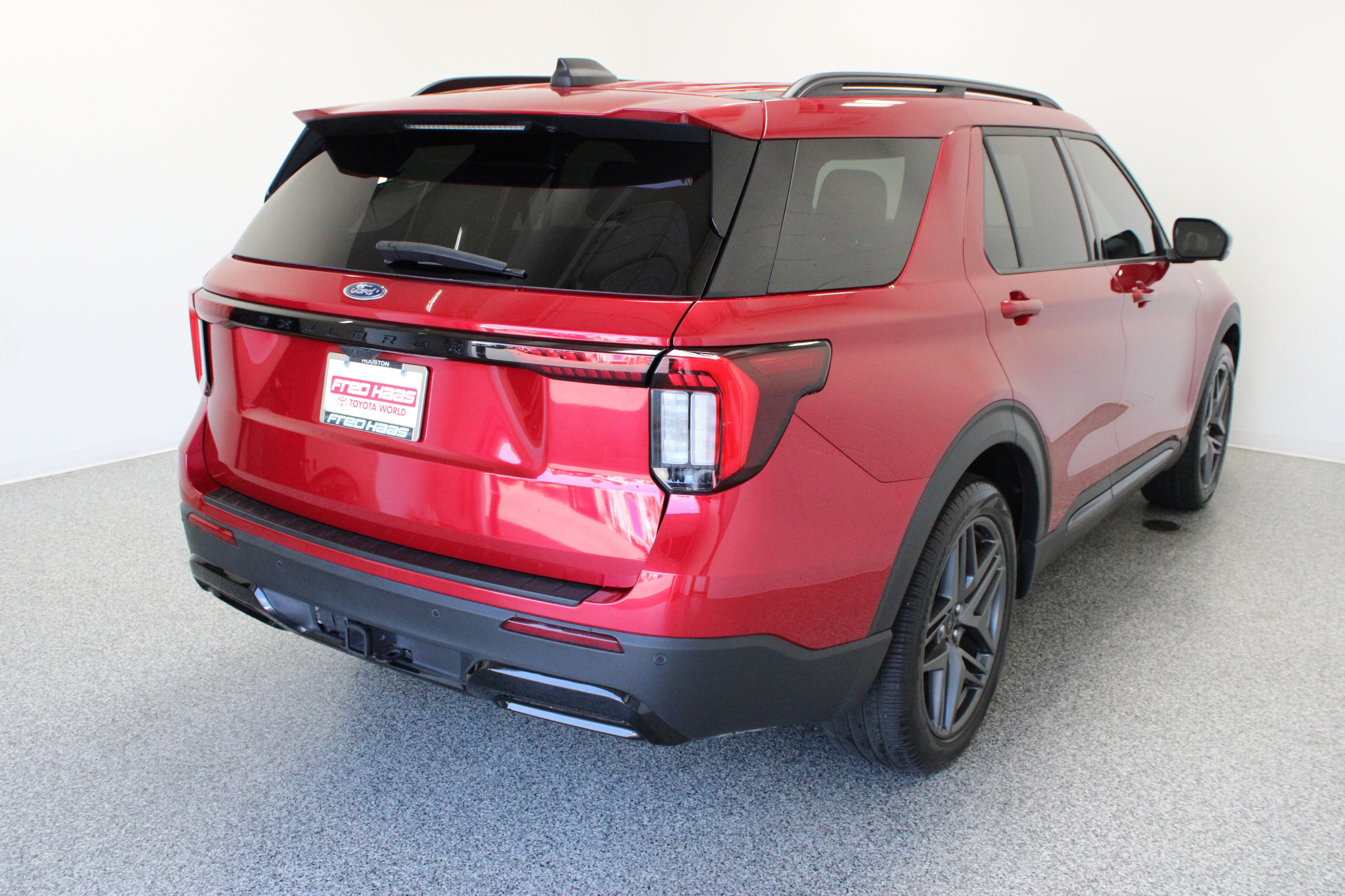 Used 2025 Ford Explorer ST-Line w/ Premium Package RWD image 7