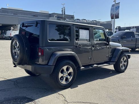 Used 2018 Jeep Wrangler Unlimited Sahara w/ Connectivity Group AWD/4WD image 6