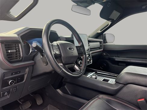 Used 2023 Ford Expedition Limited image 12