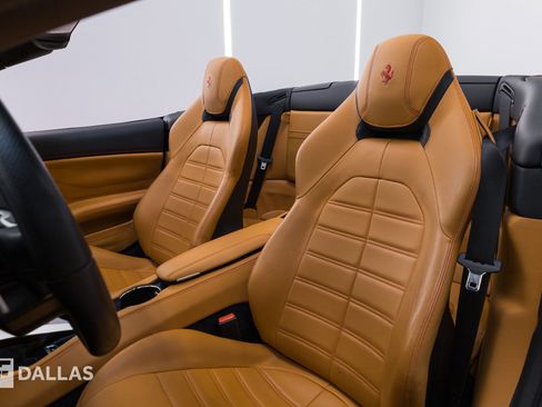 Used 2016 Ferrari California T RWD image 3